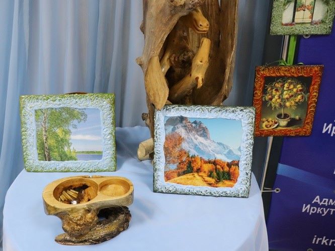 В Иркутском районе продолжается цикл юбилейных выставок