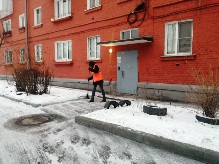 В Иркутске в выходные очистили от снега около 3800 дворов
