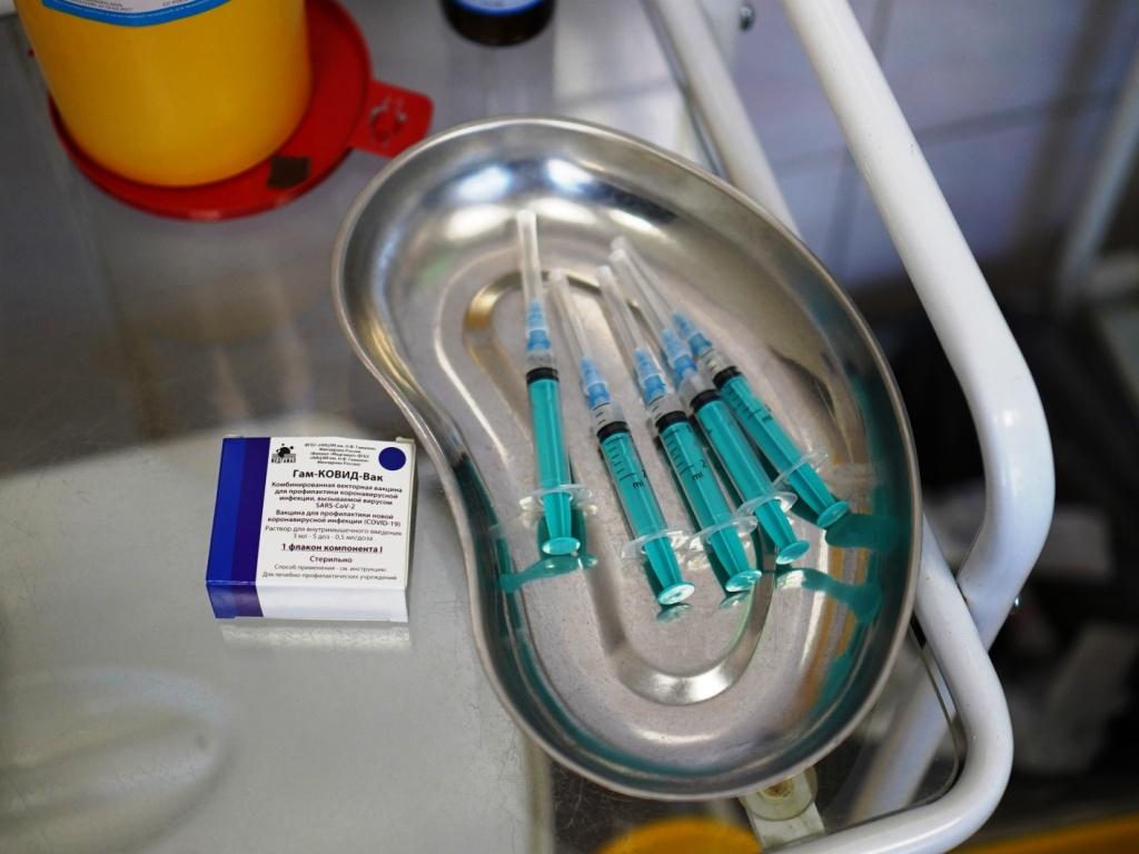 В торговых центрах Иркутска и Ангарска развернули пункты вакцинации от коронавируса