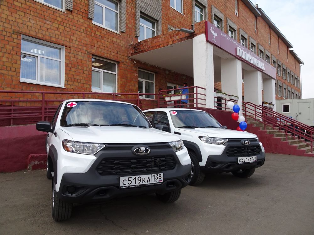 Два новых автомобиля передали в участковые больницы Братского района