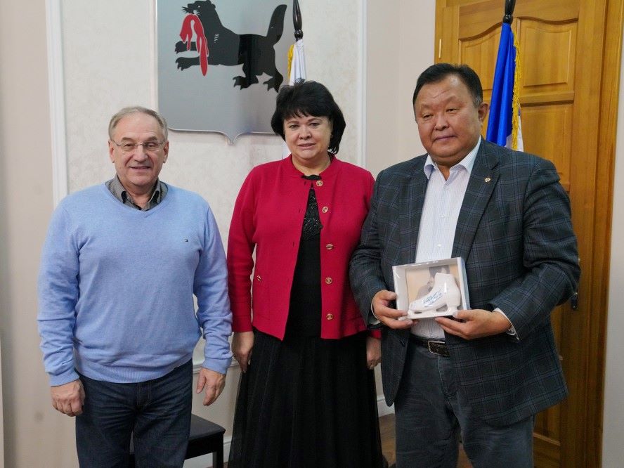 Ольга Носенко и Кузьма Алдаров встретились с главой Федерации фигурного катания России Александром Коганом