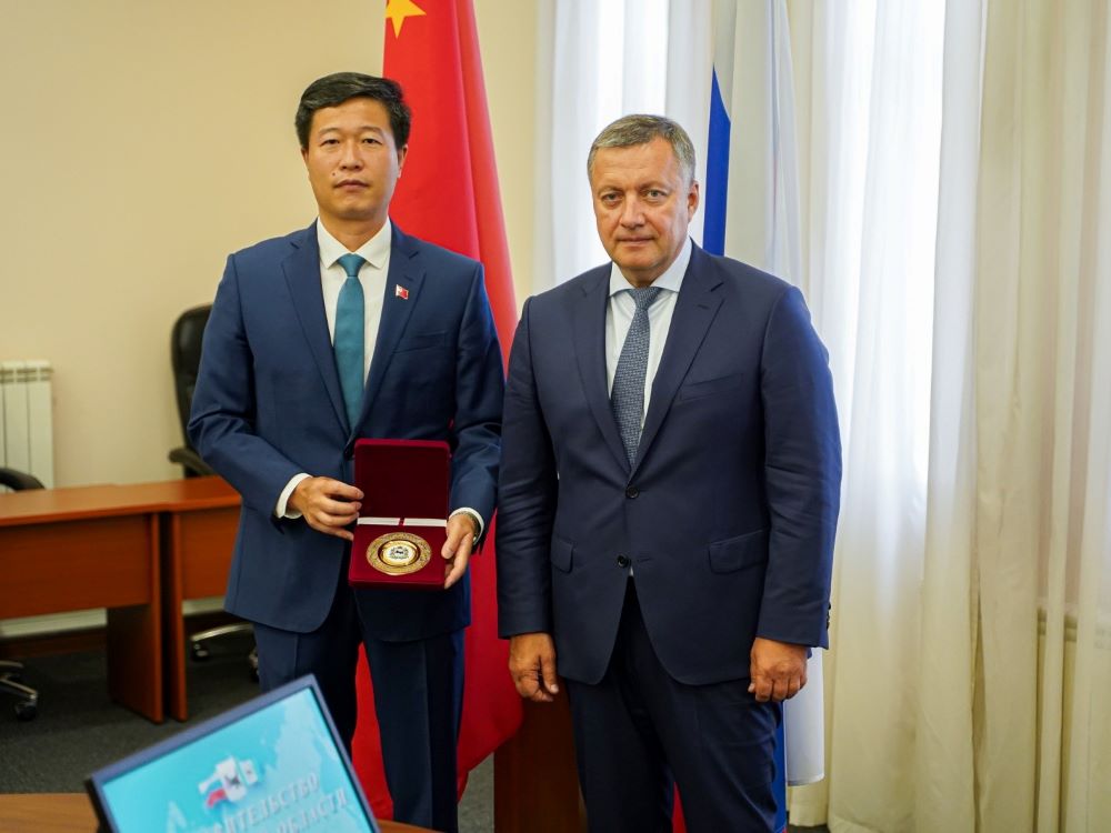 Игорь Кобзев встретился с Генеральным консулом КНР в Иркутске