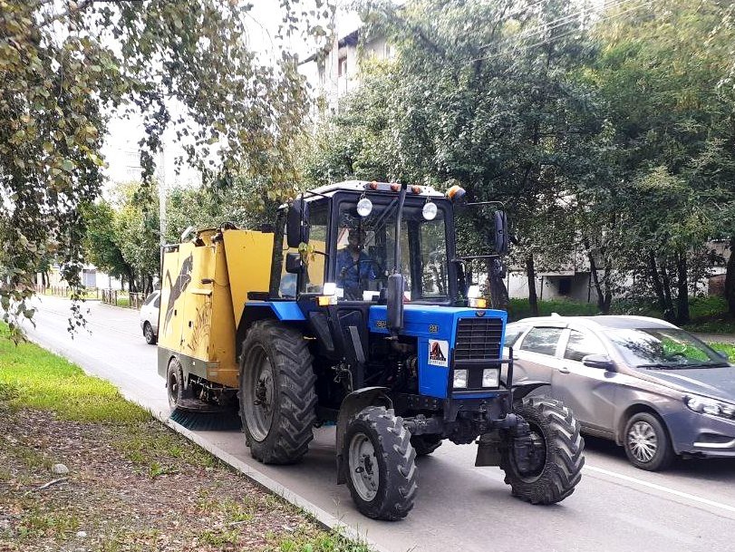 Улицы приводят в порядок с помощью спецтехники во всех районах Иркутска