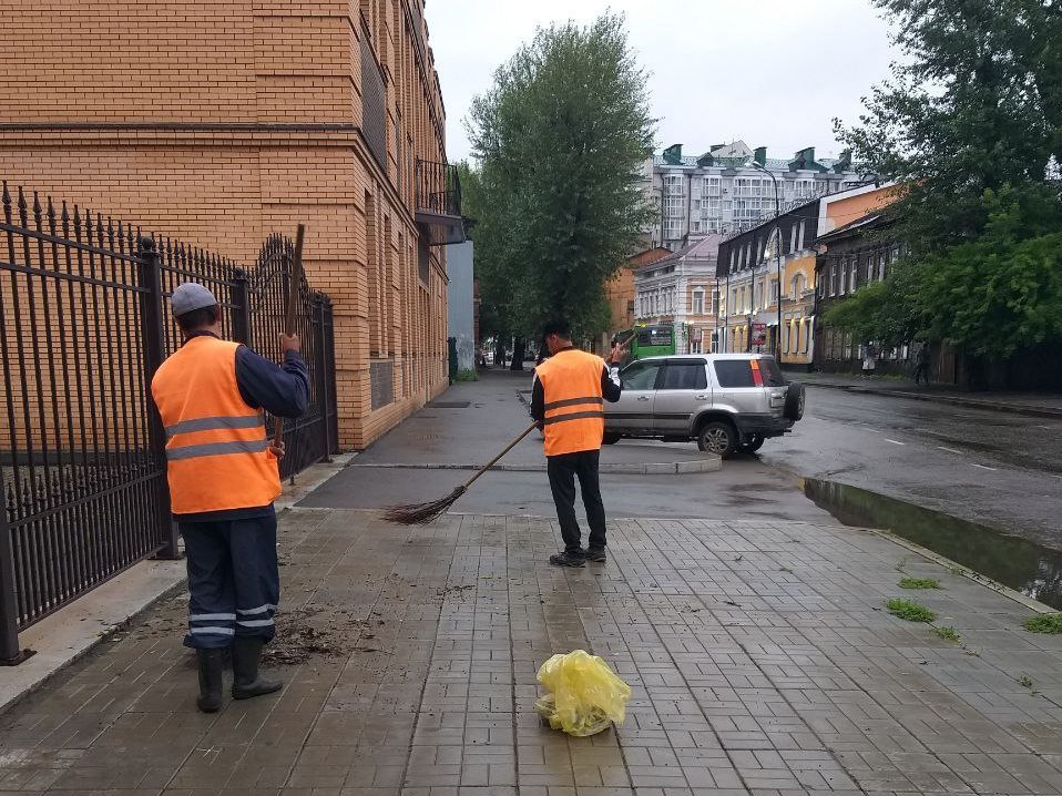 Городские службы устраняют последствия ливня в Иркутске