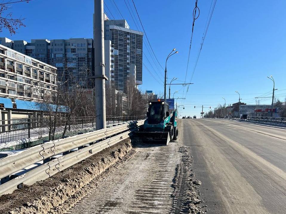 В Иркутске круглосуточно вывозят снег из всех районов города