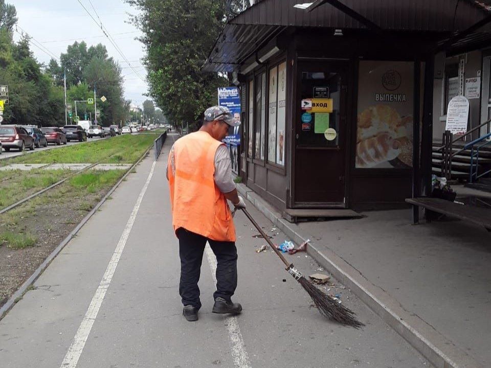 В Иркутске приводят в порядок остановки общественного транспорта и пешеходные переходы