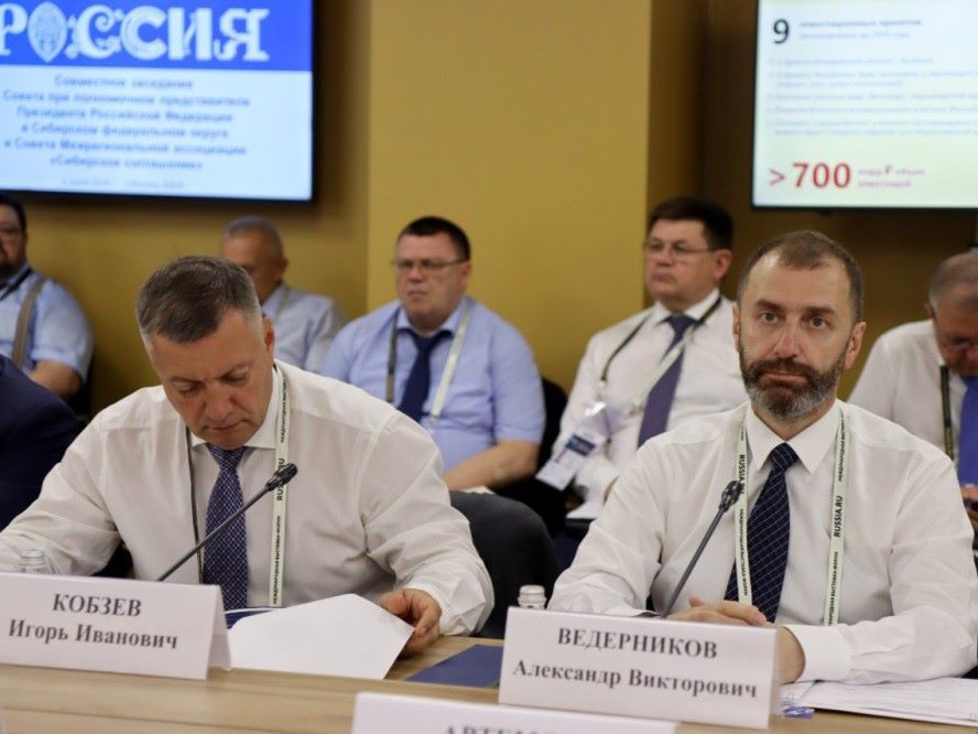 Александр Ведерников принял участие в заседании Совета при полномочном представителе Президента и Совета МАСС