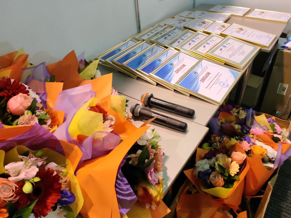 Восемь многодетных семей Иркутской области получили сертификаты на автомобили