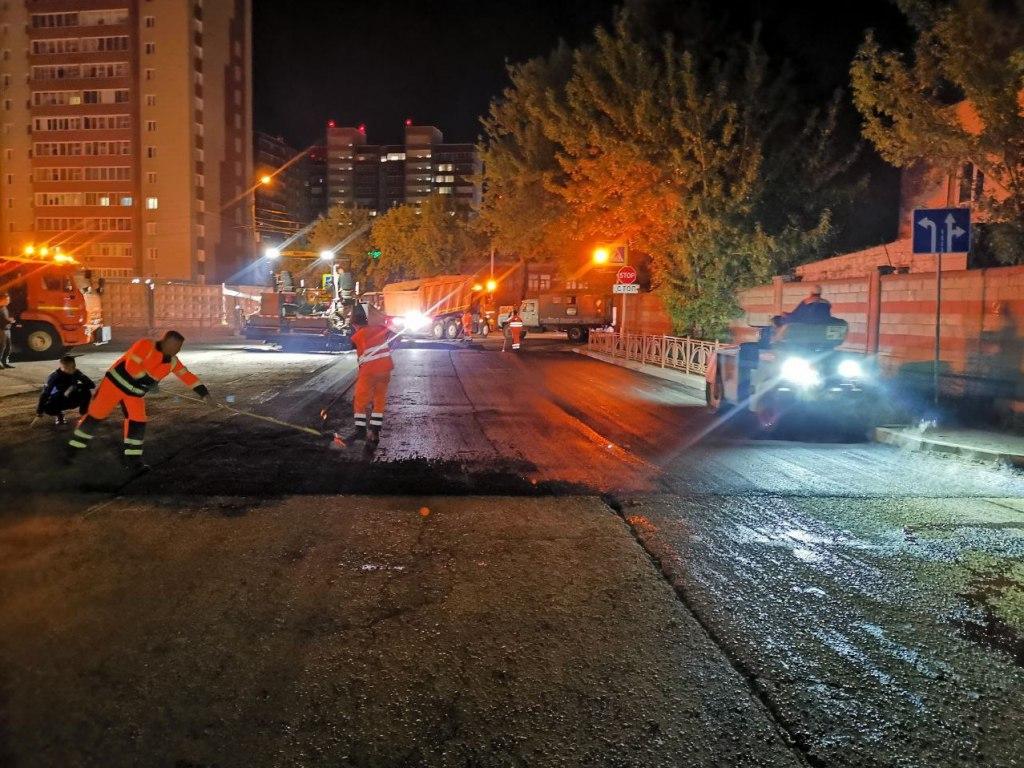 На дорогах Иркутска продолжается ямочный ремонт