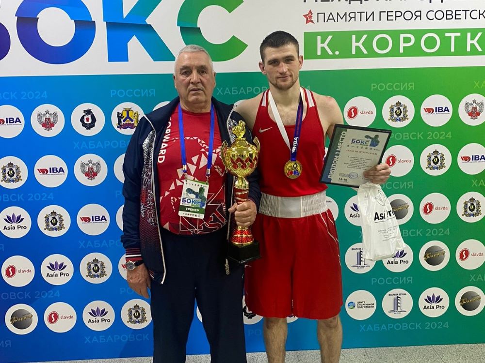 Егор Шапочанский победил на международном турнире по боксу памяти Константина Короткова