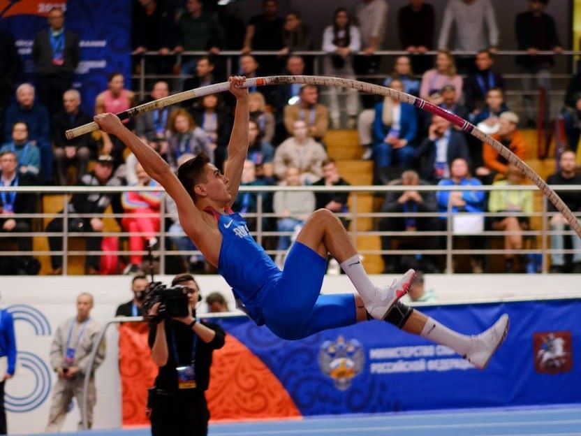 Михаил Шмыков занял третье место на всероссийском фестивале прыжков с шестом