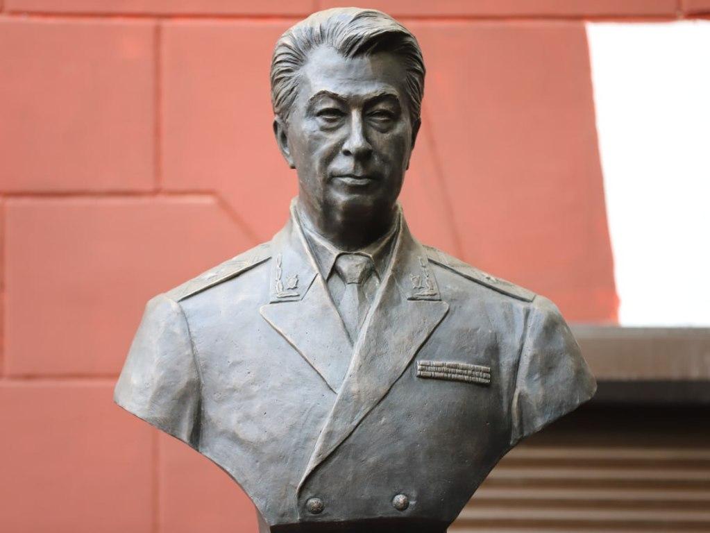 pamyatnik barskomu ai