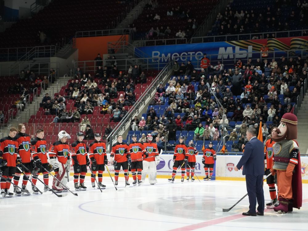 Губернатор и представители Правительства Иркутской области поддержали хоккеистов «Ермака» во время очередной игры серии плей-офф