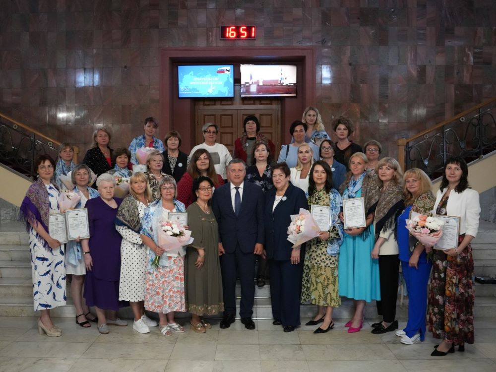 Взаимодействие Правительства Иркутской области и отделения «Союза женщин России» обсудили на совещании под председательством Игоря Кобзева