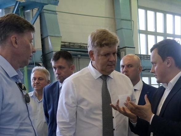 Анатолий Серышев обсудил с руководством Новосибирского завода искусственного волокна проекты развития предприятия