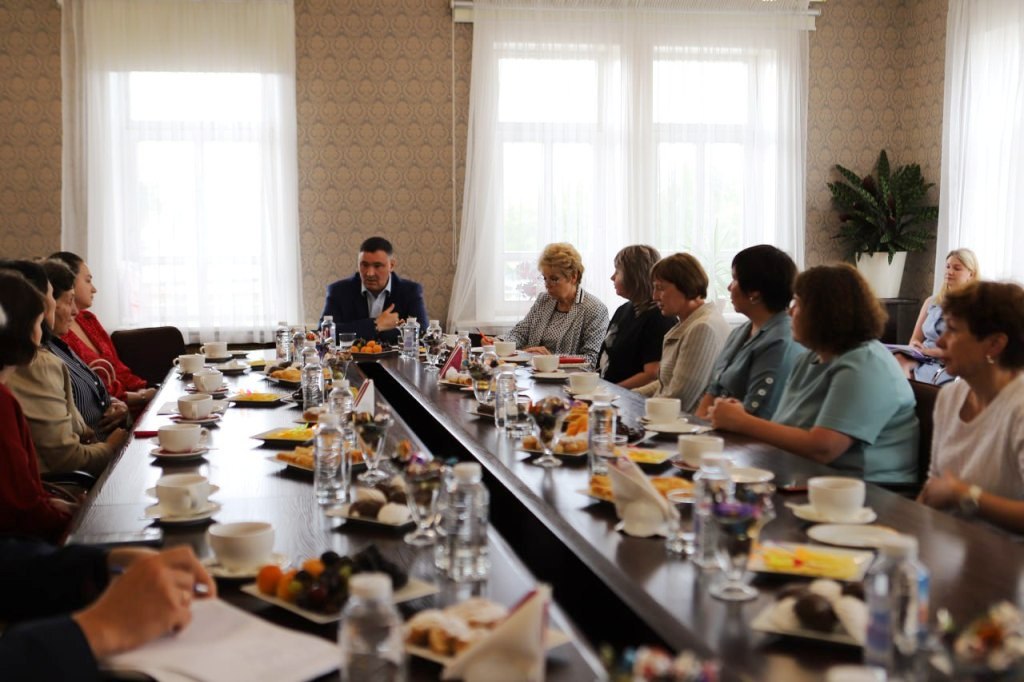 Мэр города Руслан Болотов встретился с семьями участников СВО