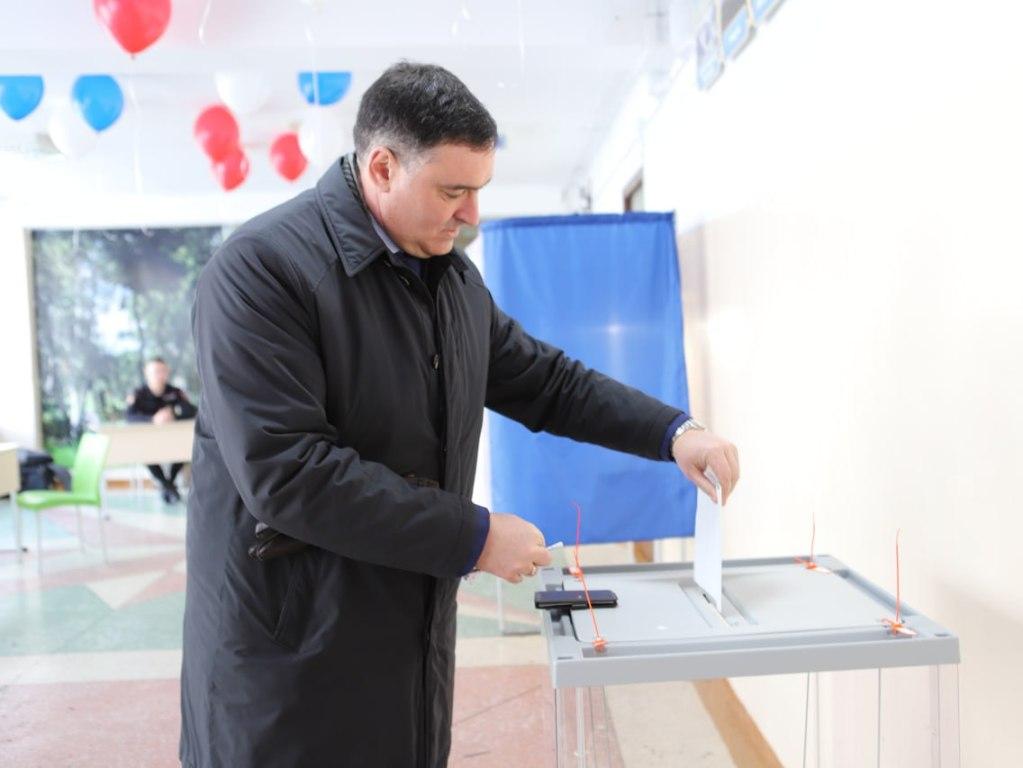 Мэр Иркутска Руслан Болотов проголосовал на выборах Президента Российской Федерации