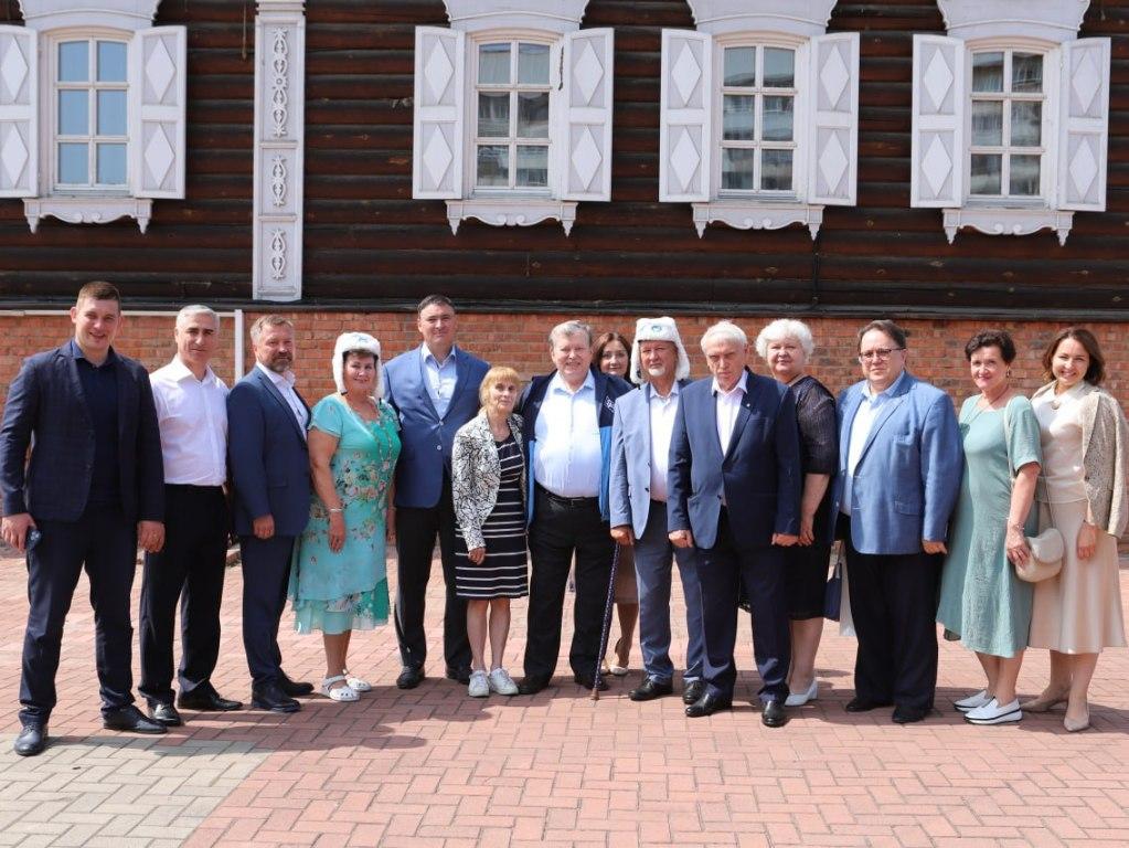 Мэр Иркутска Руслан Болотов встретился с представителями землячеств
