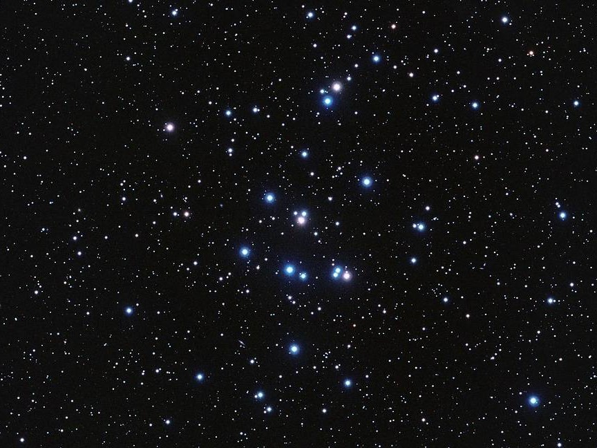 galaktika Stuart Heggie CC BY SA 4.0 Wikimedia Commons